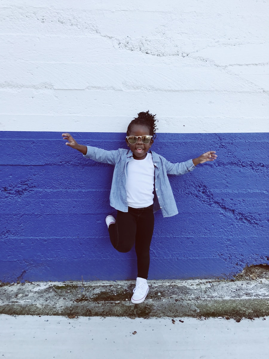 girl leaning on wall during daytime