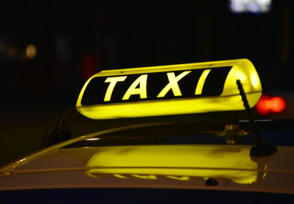 taxi van den bosch naar schiphol